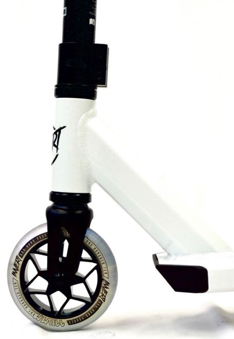 Invert Supreme FS2 Scooter White/Black